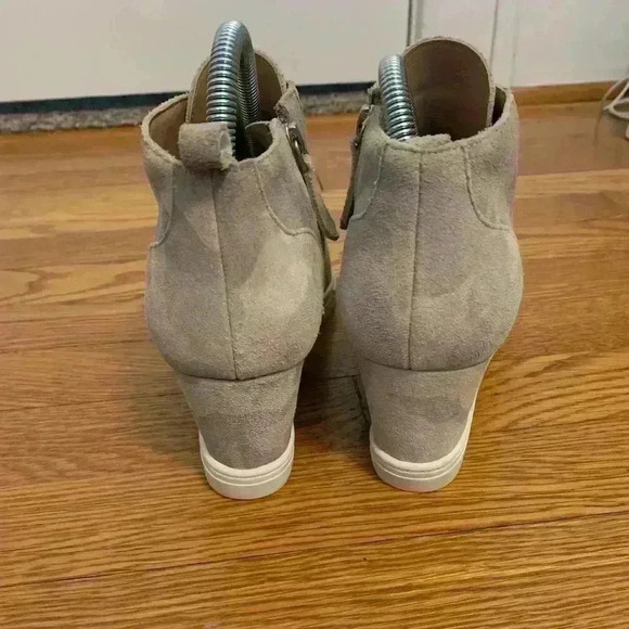 Linea Paolo Felicia Camo Wedge Bootie Sneakers, Womens Size 9 - Picture 3 of 9